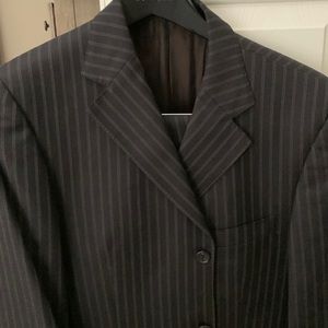 Mens Gucci pin stripped suit.  Fits man 5’9”